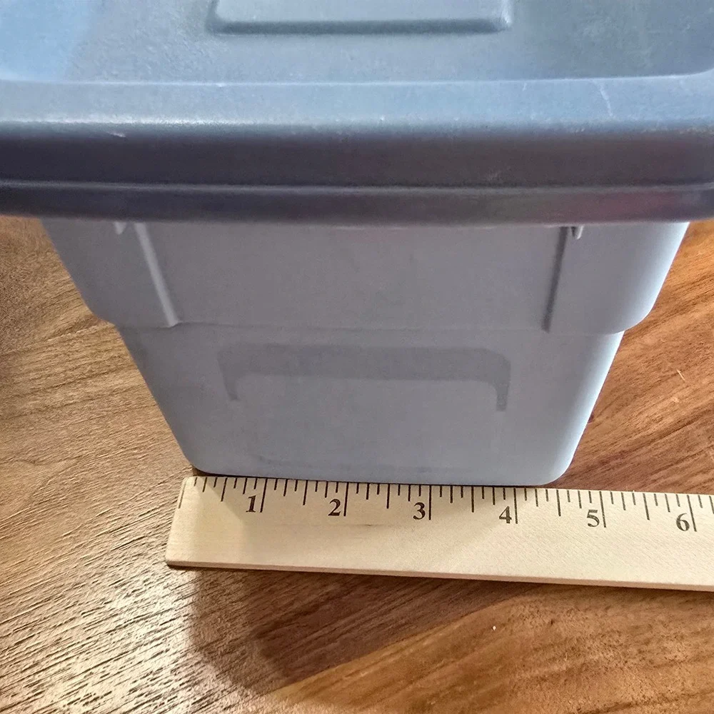 Rubbermaid Roughneck Storage Tote Small Plastic Bin Lid Blue 0475 4 Durable Home